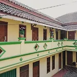 RedDoorz Syariah near Stadion Maulana Yusuf