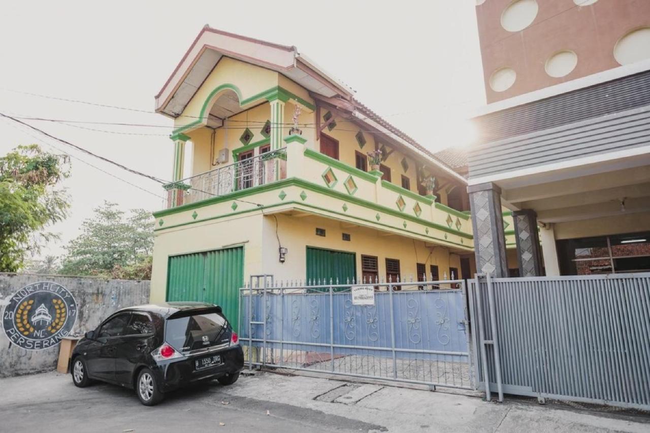 Wisma tamu Reddoorz Syariah Near Stadion Maulana Yusuf 2*