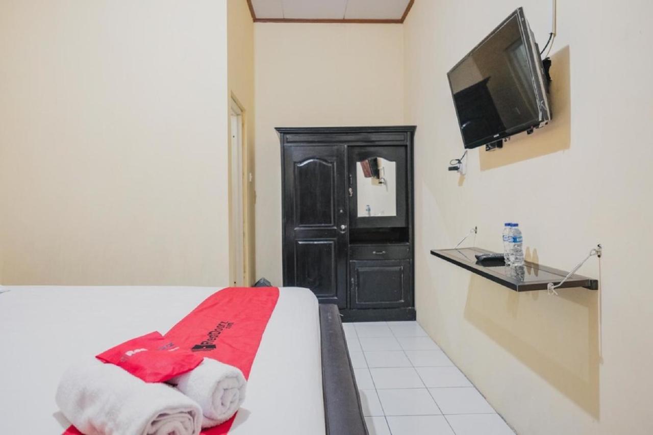 Wisma tamu Reddoorz Syariah Near Stadion Maulana Yusuf